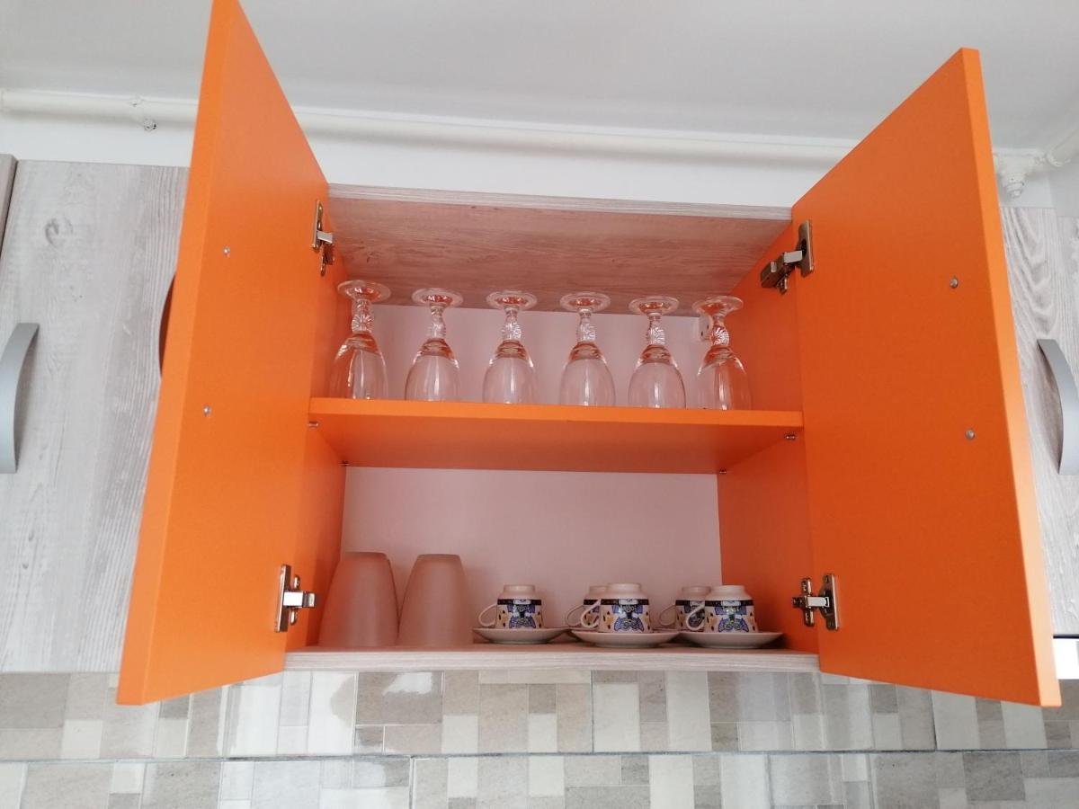 Ama Apartament Cu Terasa 50 Mp & Parcare Брашов Екстериор снимка