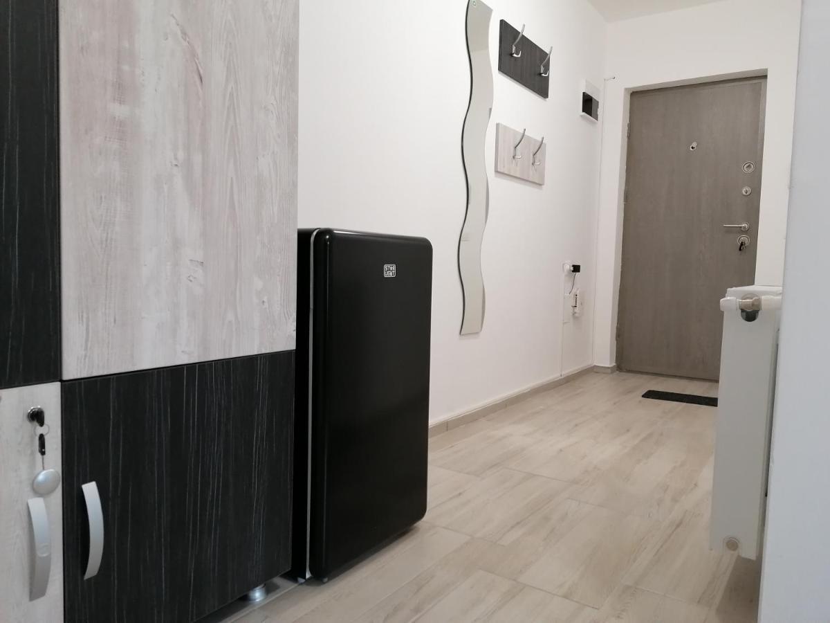 Ama Apartament Cu Terasa 50 Mp & Parcare Брашов Екстериор снимка