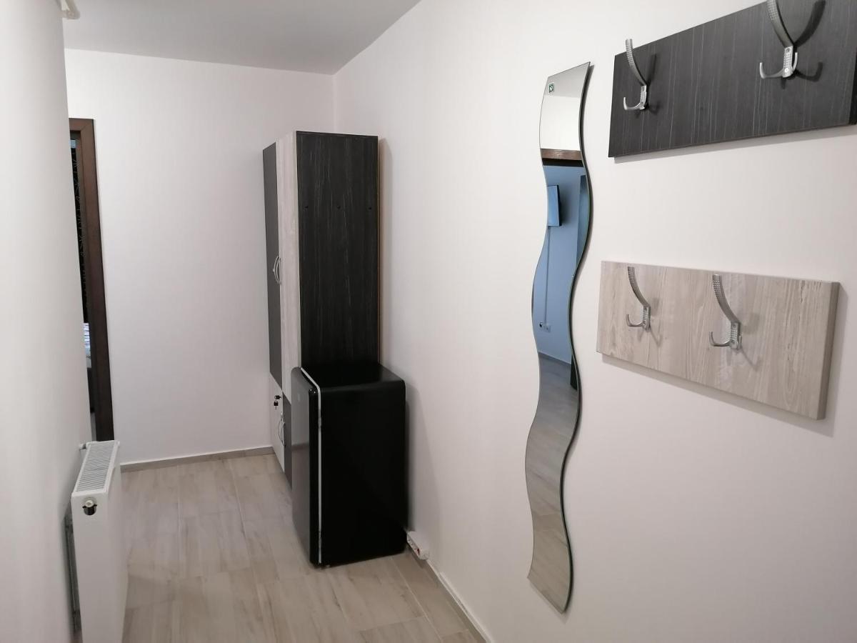 Ama Apartament Cu Terasa 50 Mp & Parcare Брашов Екстериор снимка