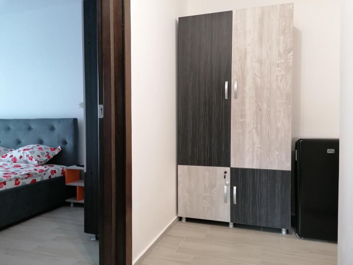 Ama Apartament Cu Terasa 50 Mp & Parcare Брашов Екстериор снимка